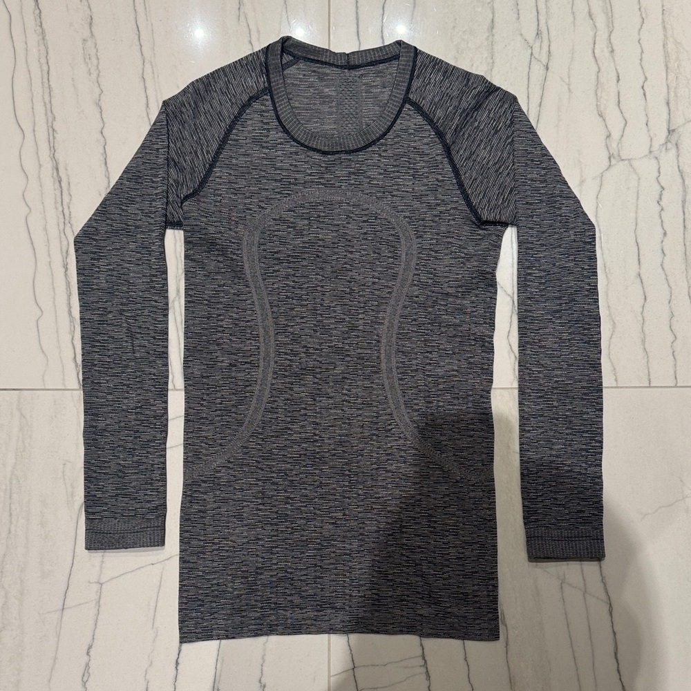 Lululemon - Swiftly Tech 2.0 Long Sleeve Hip Length (Spandex Grey Stripe) (US 2)